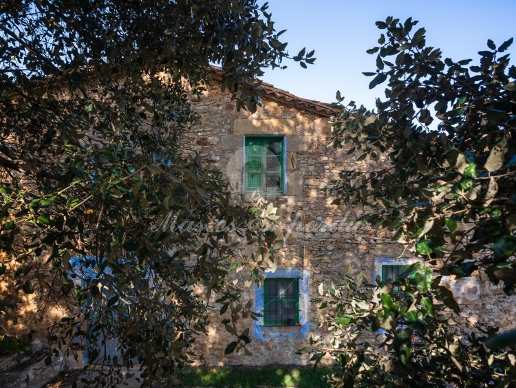 Vista de la façana de la masia
