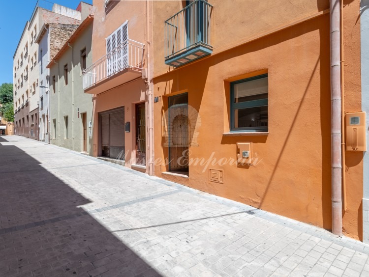 Vistes de l'exterior de façana Vistes de l'exterior de façana