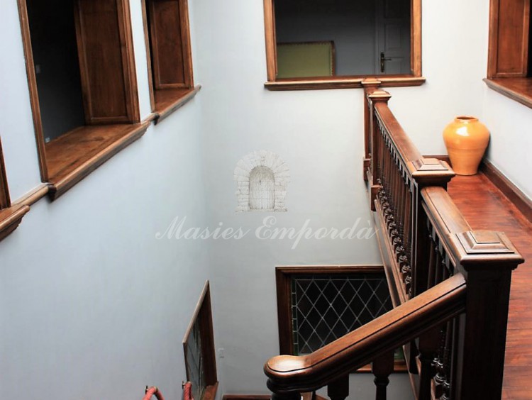 Detalle de la escalera interior de la casa 